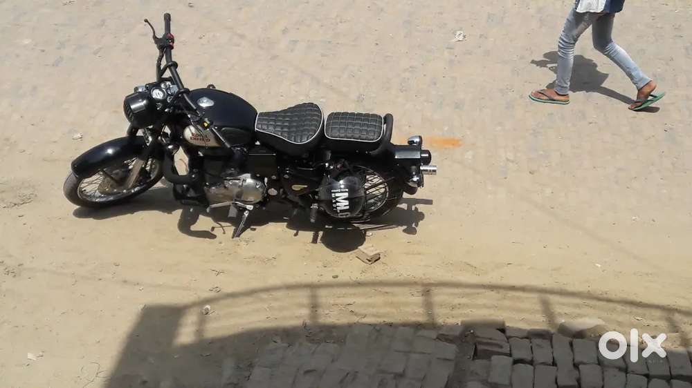 Bullet Classic 350 (Black) for sale only 15000 km driven.