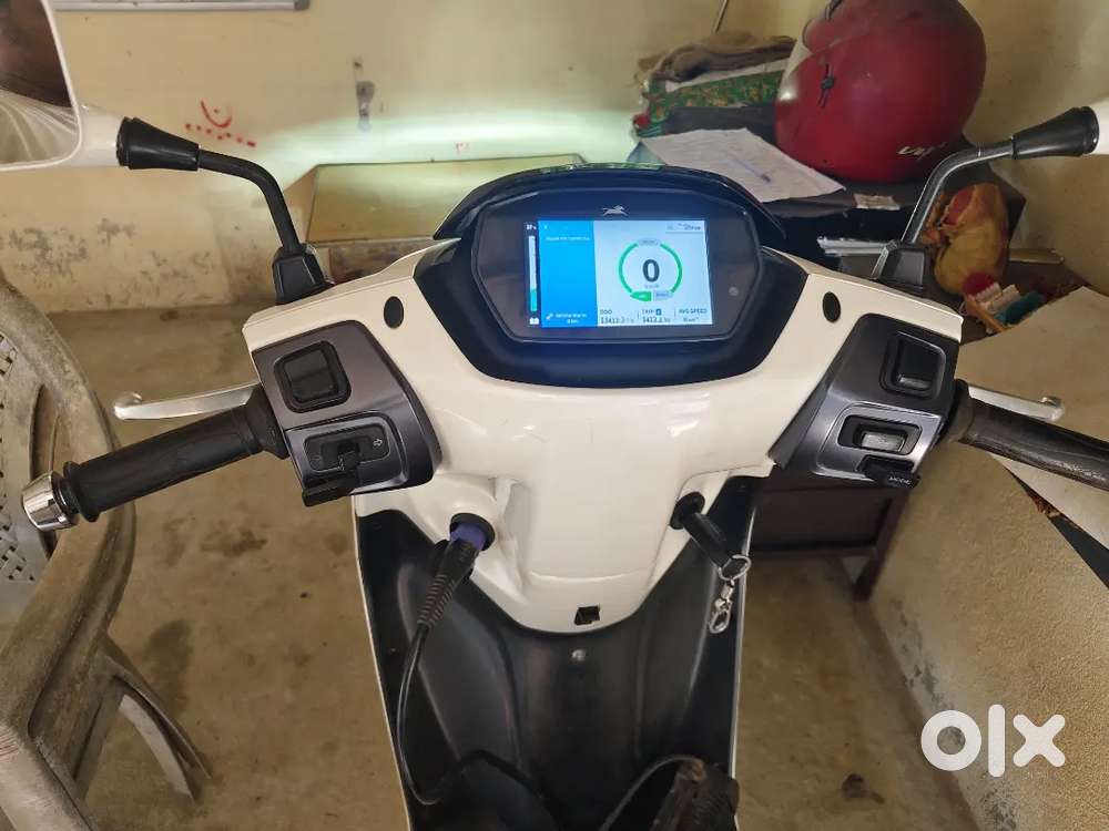 Tvs i qube electric scooter very good condition and  warranty period