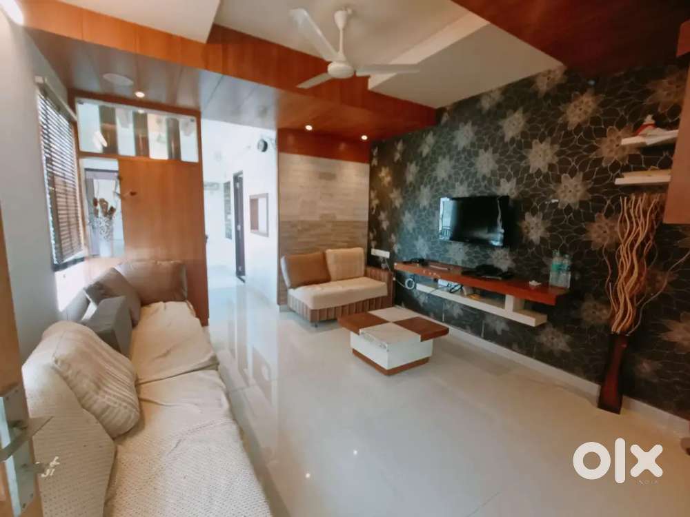At Kuravankonam 3 bedroom fully furnished flat for rent