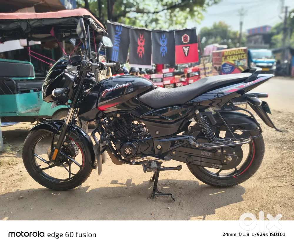 PULSAR 125 RED & BLACK MINT CONDITION 6 MONTH AGE 4000 km driven
