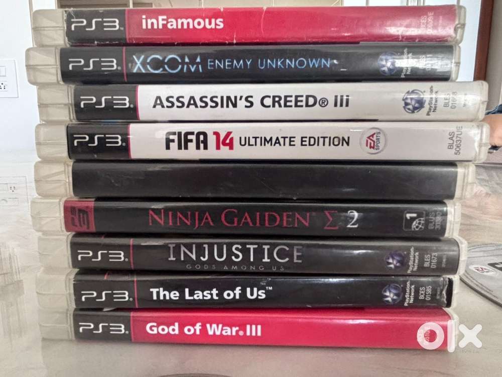 PS3 - With 3 controllers + 42 Games + 4 Wireless Buzz Remote