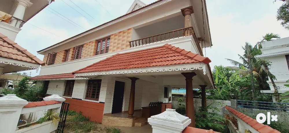 5 BHK individual villa for rent near vyttila