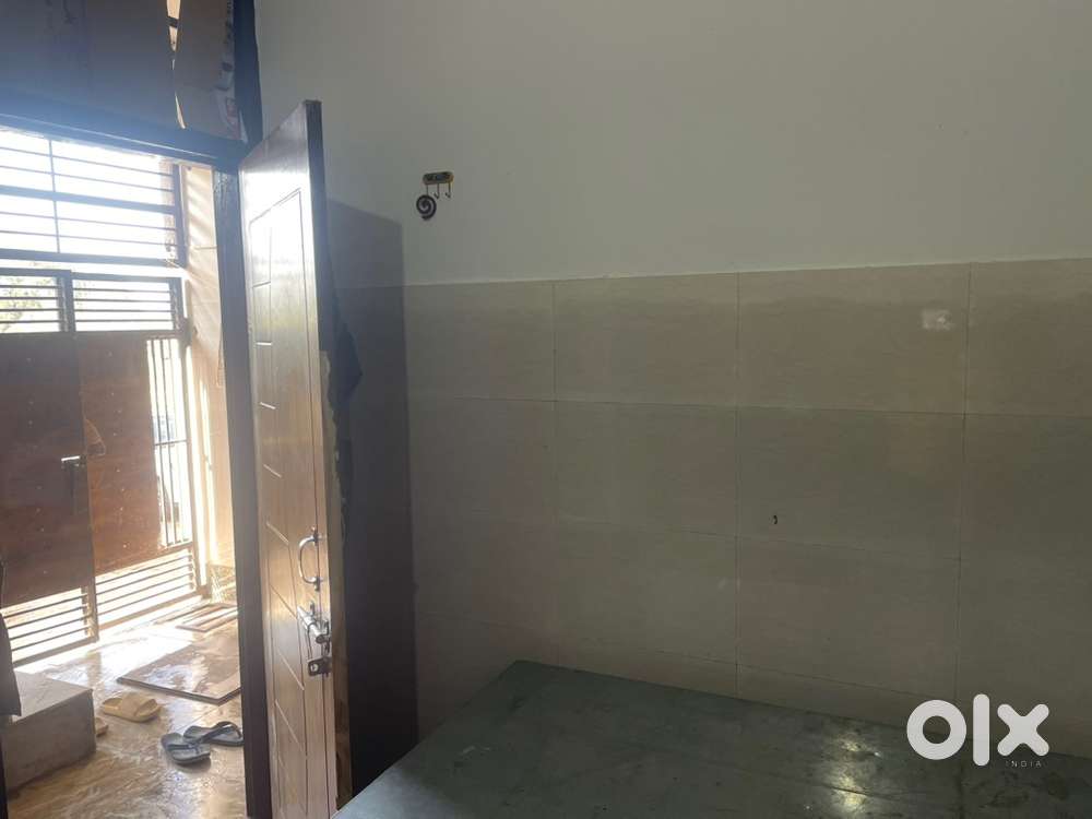 Separate floor for rent