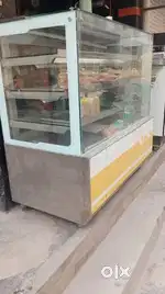 Bakery showcase