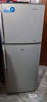 SAMSUNG Silver nano double door fridge 240l , 5 yrs old for sale,