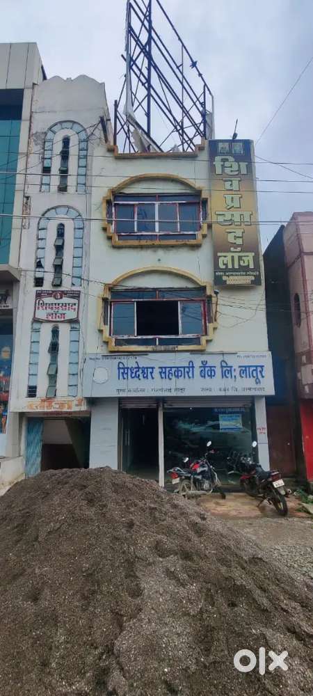 Shivaji chauk kalamb Dist Dharashiv, 2400 sq feet building for rent