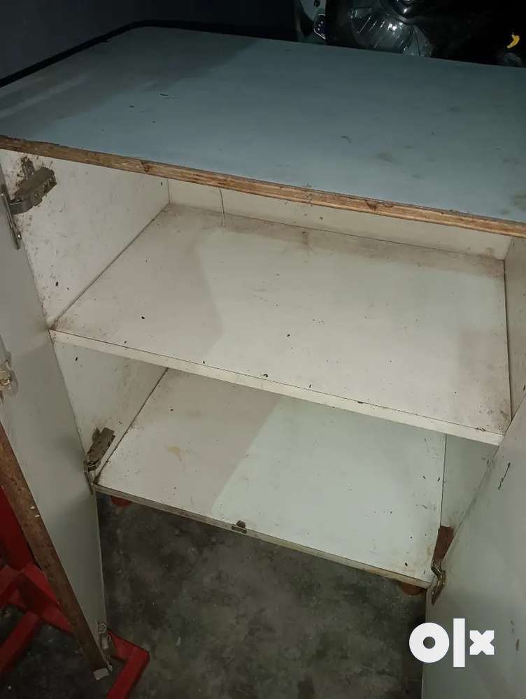 Small coboard with door