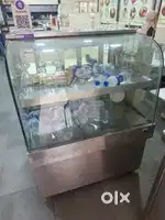 Displaying frigde