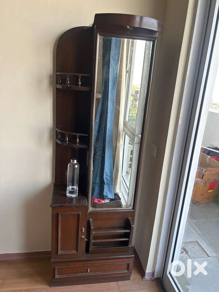 Dresssing table