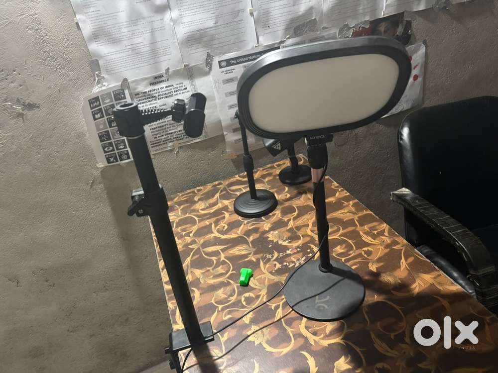 Kareo slab light with mobail metal extendable stand