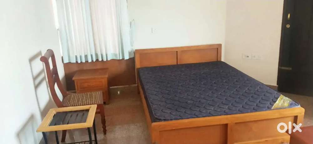 3 bhk Flat   Near to vyttila juction.  Family only