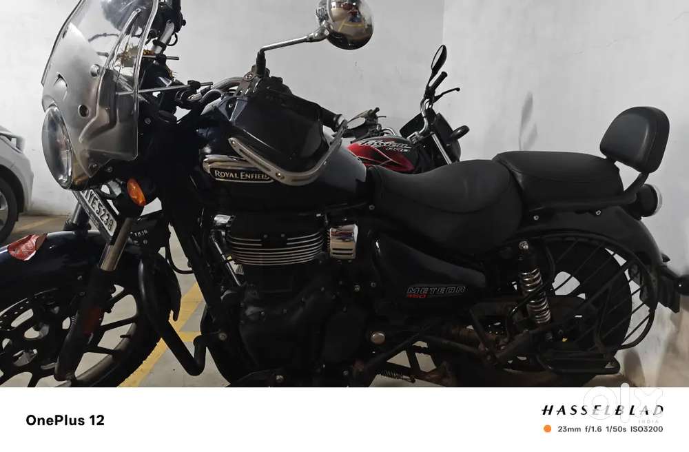 Royal Enfield Meteor 350 Blue colour Purchase month March-2025