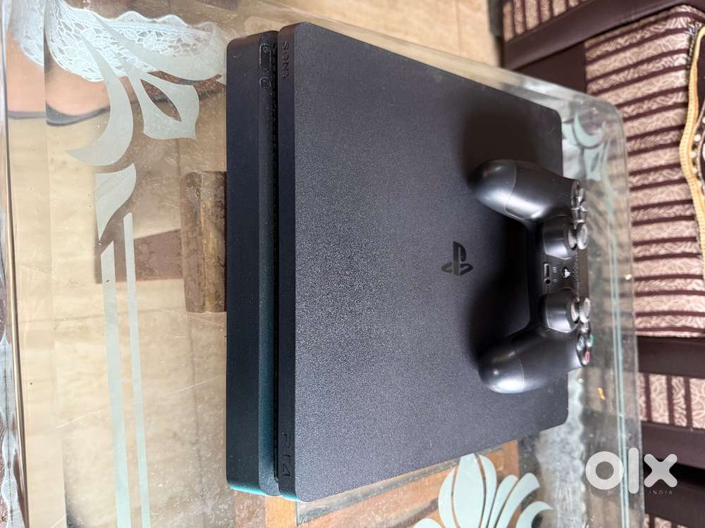 Selling my PS4 Slim 1TB Console