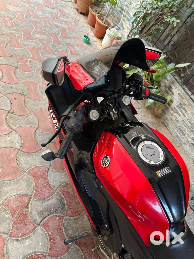 R15 v4 red colour