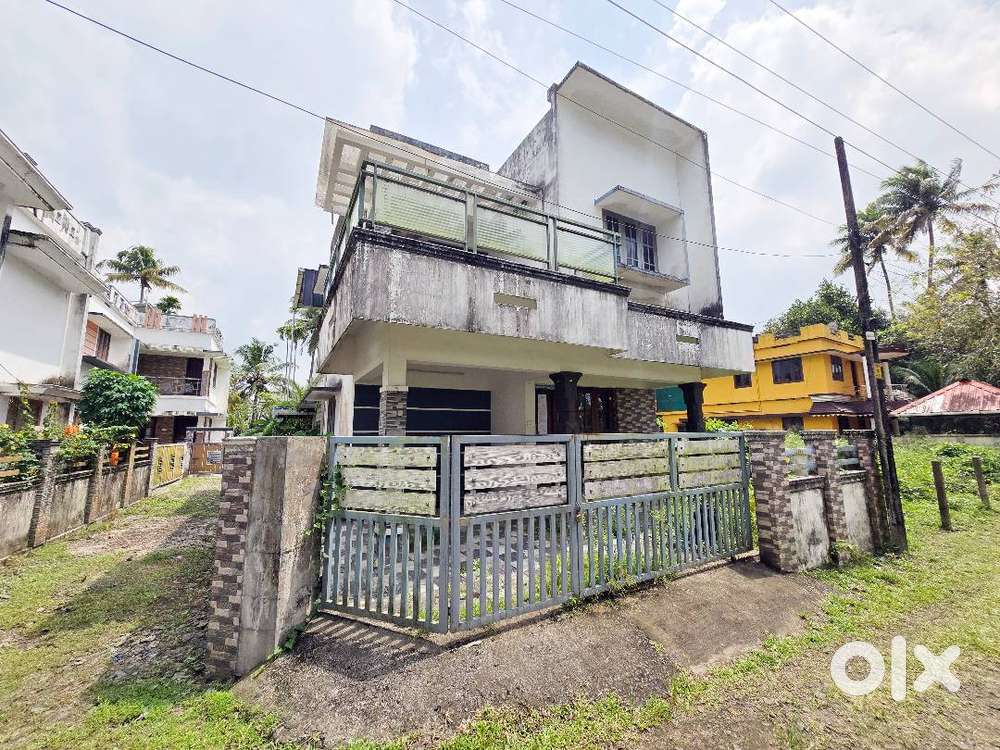 3BHK 3Cent Old House For Sale Near Kochal Junction Koonammavu Varapuzh
