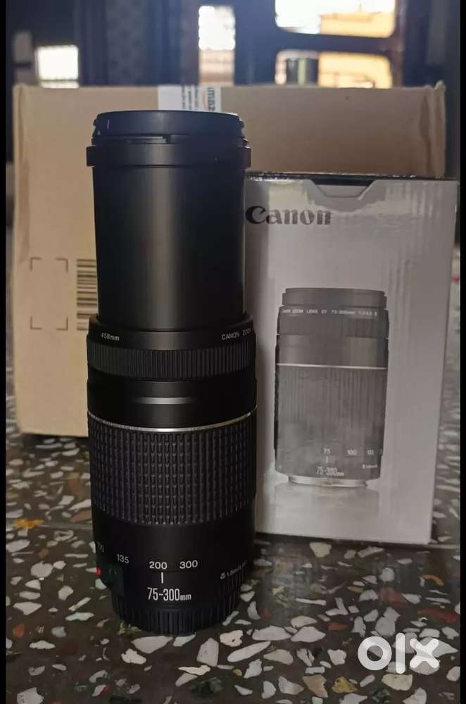 Canon EF 75-300 mm lens Black