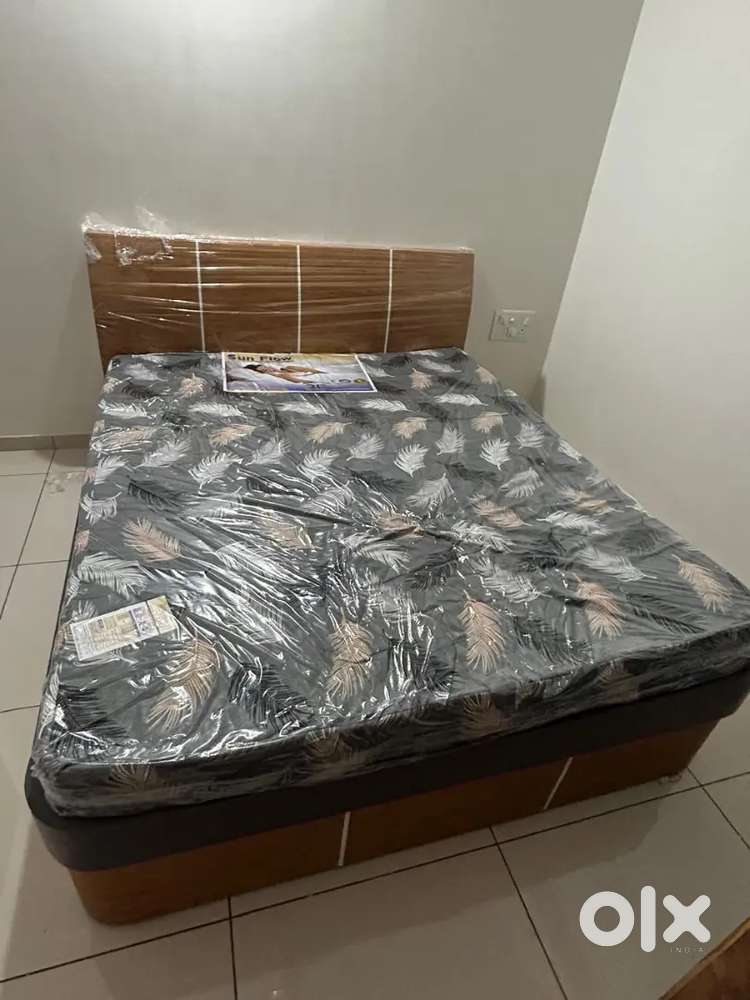 Bed & Wardrobe