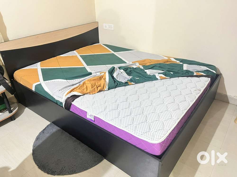 Queen size bed with mattress
