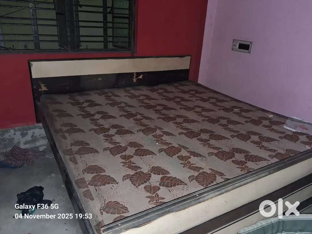 Old 6/7 bed for sale