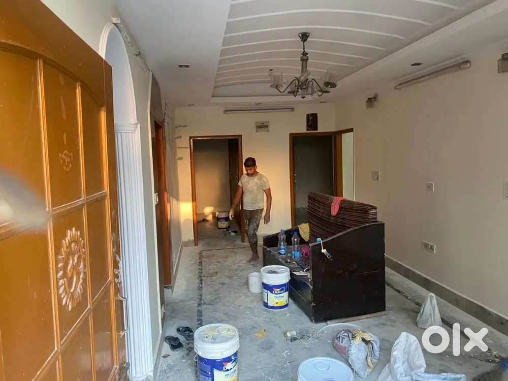 2bhk semi furnished floor in vikaspuri-janakpuri near metro park markt