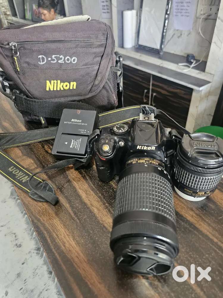 NIKON DSLR D5200
