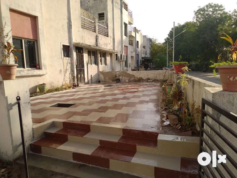 3bhk bungalow Road touch extra space prime location Ahmedabad