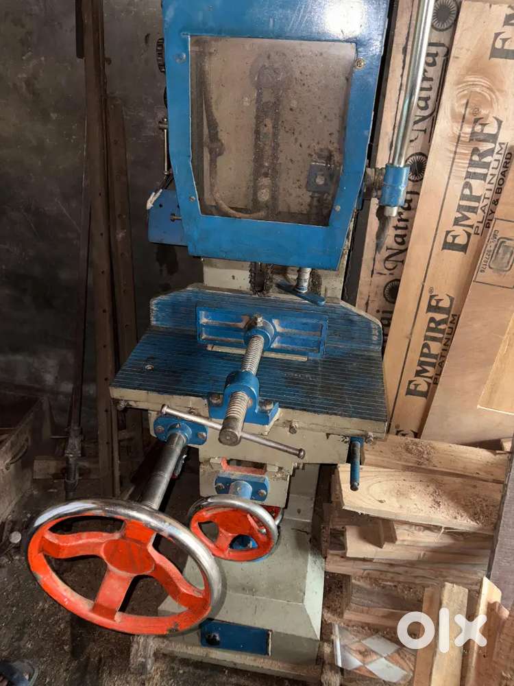 Square holear machine and carpainter work price is a 32000