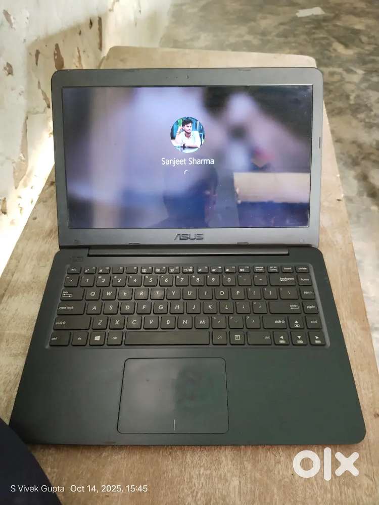 ASUS VivoBook E14  4GB RAM  500GB  Windows 10  Good Condition