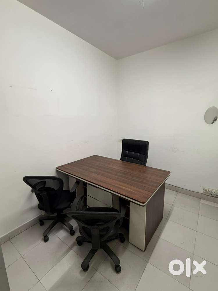 12 workstations 1 boss cabin