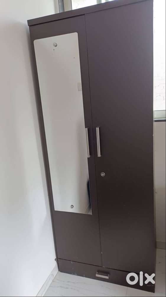6 ft double door wooden wardrobe