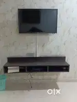 VW 32 Smart TV and TV Stand