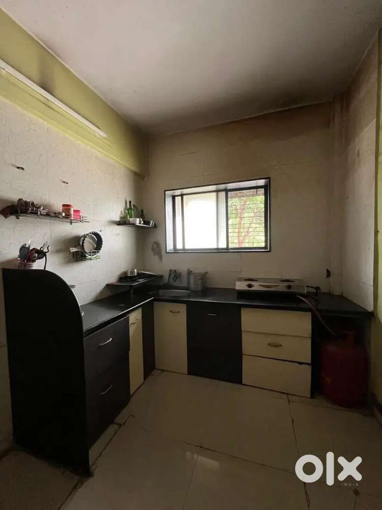 Female roommate required