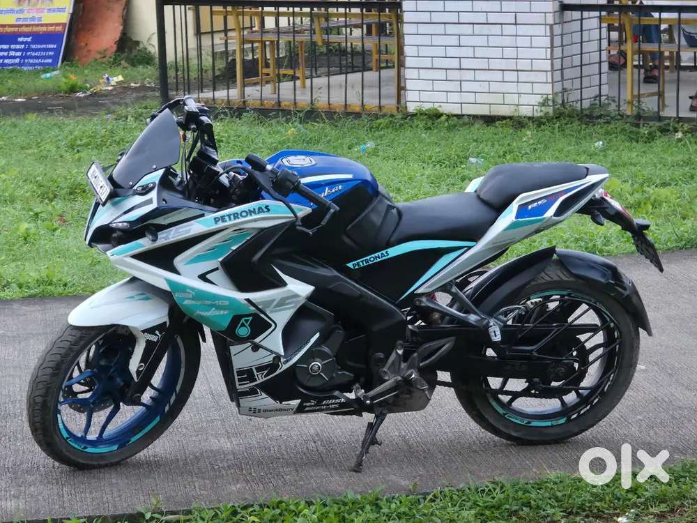 Bajaj RS 200