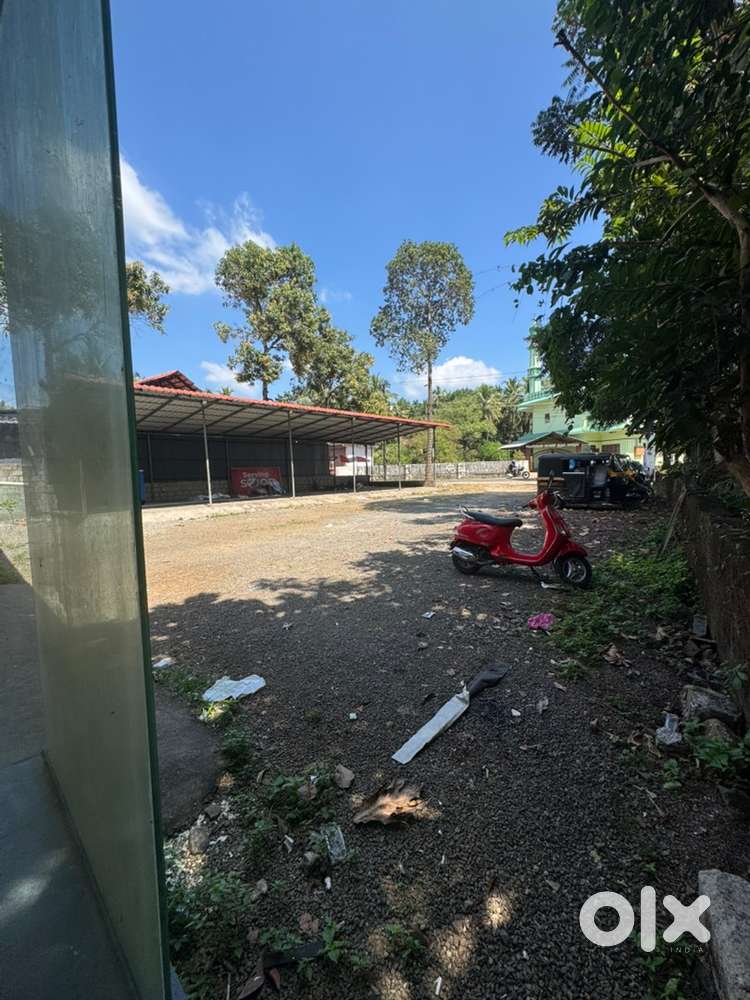 Showroom building,Shed and land for rent or lease