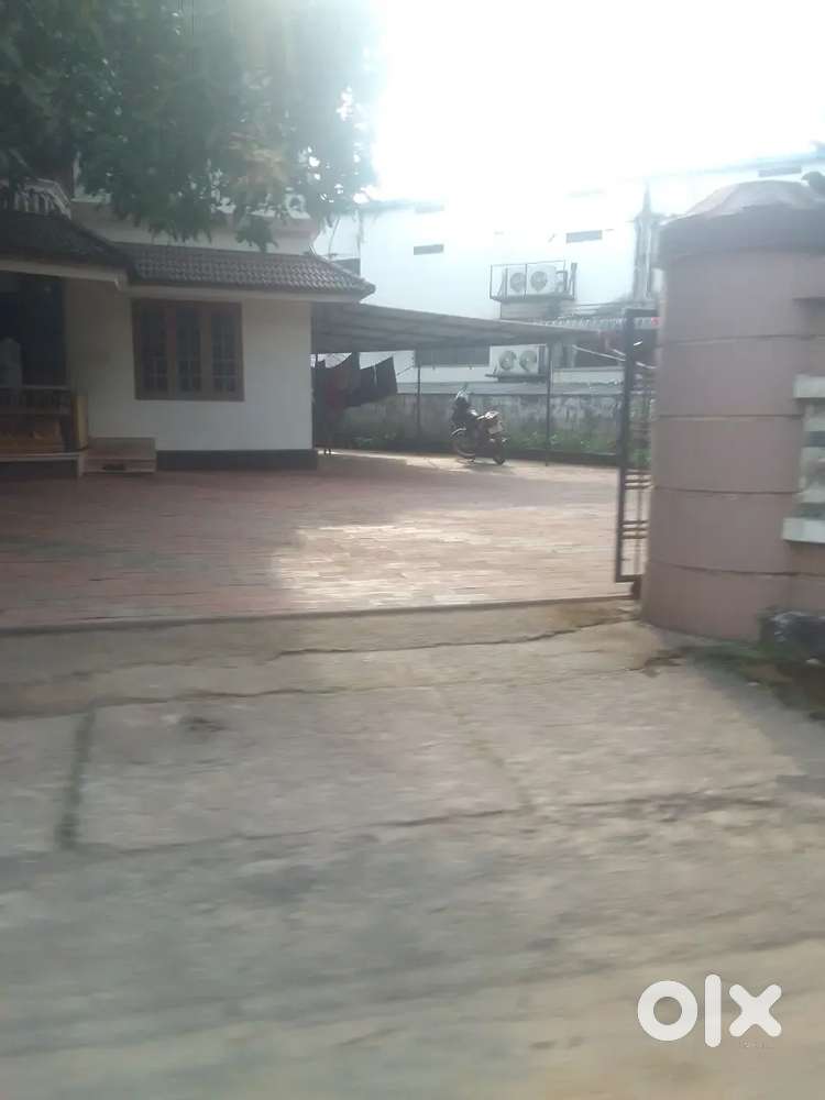 ഇന്നോവ ഓടിക്കാൻ ആളെ വേണം