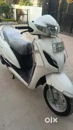 Activa white 6 g showroom piece first owner very nice scooter