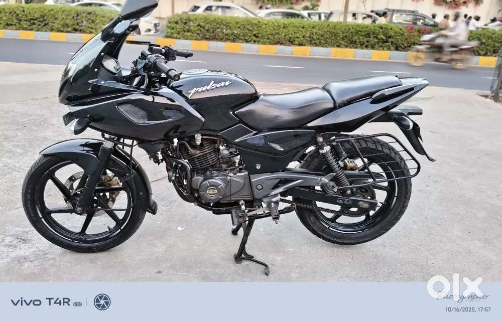 Bajaj Pulsar 220  BS4 Model(2018)