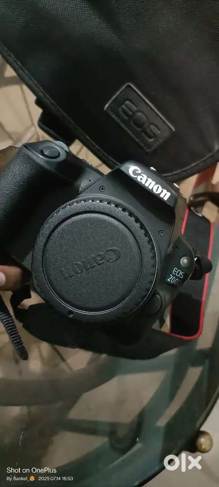 Canon 200D