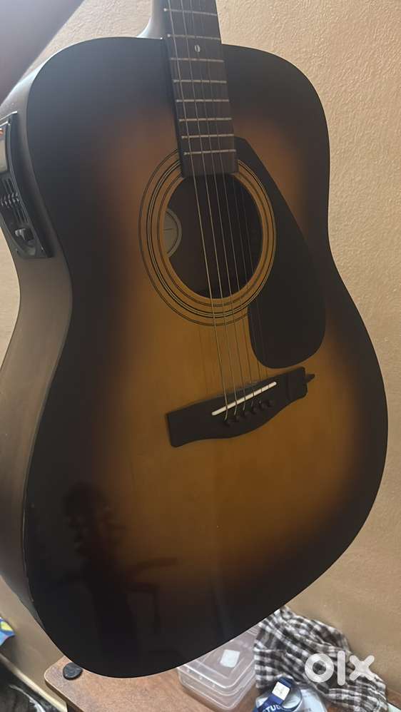 Yamaha F280 with installed pickup