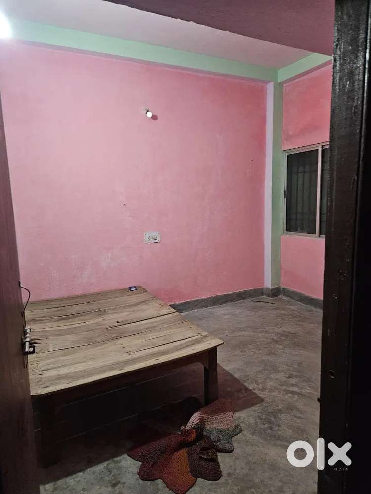 Single room for rent in burdwan compound dhobi ghat Lalpur