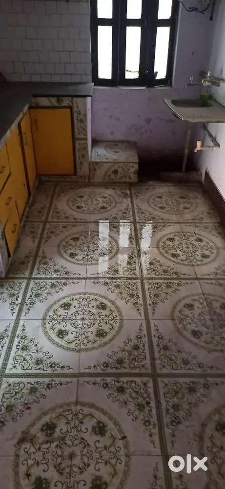 4 rooms set with open area all around is available