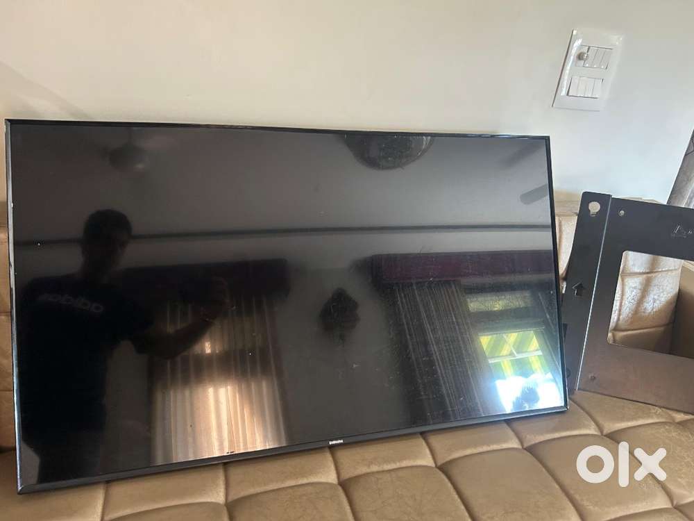 Samsung 48 inch non smart TV- Excellent condition