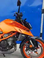 390 gen 3 electric orange ( Showroom condition)