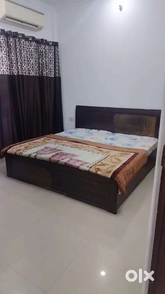 Indipendent fully furnished 2bhk ac flat dallanwala laxmi road
