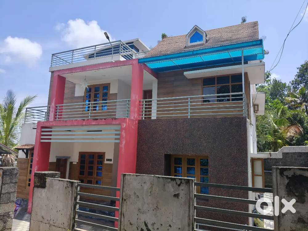 2550 sq.feet two storied house at Thoppichantha junction, Alamcode