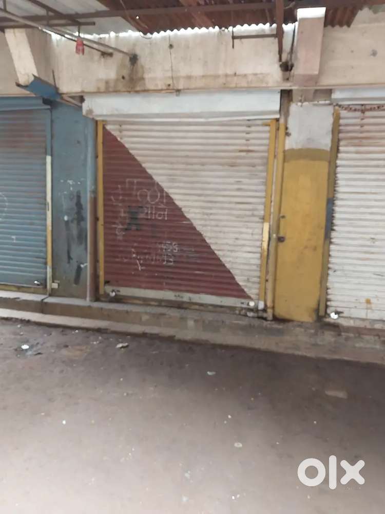 Shop on rent or sale on Commercial road, mhuarul makhmalabad link Road