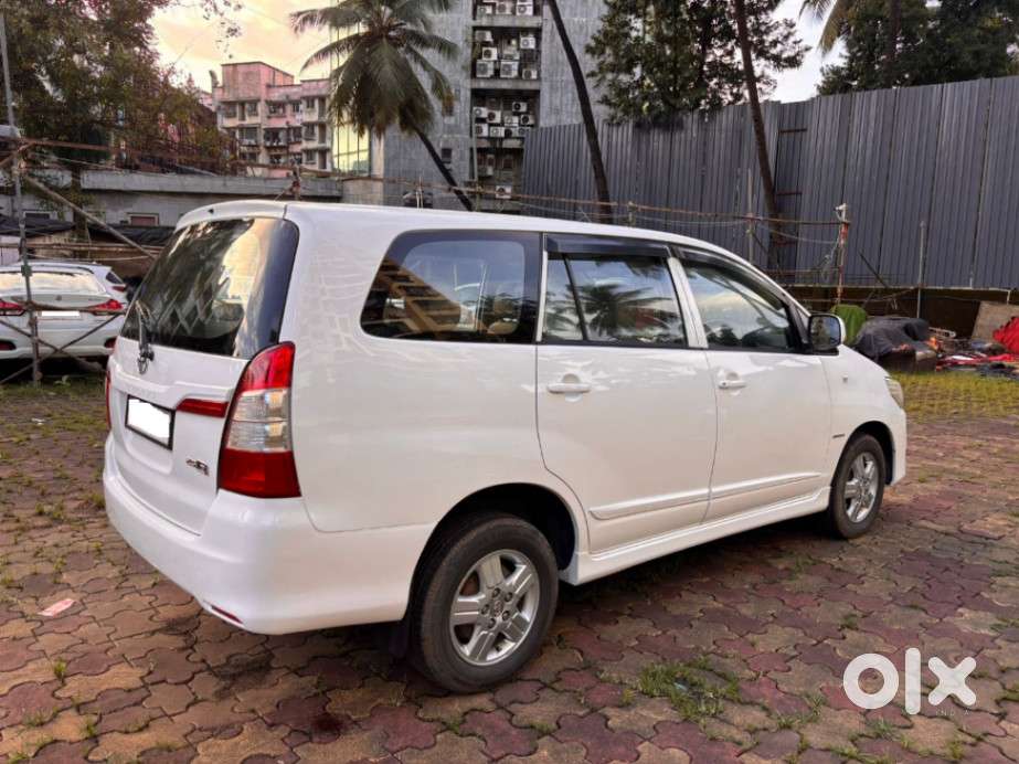 Toyota Innova 2.5 G (Diesel) 8 Seater BS IV, 2014, Diesel