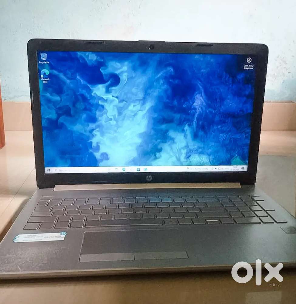 Hp lntel Core i3-7100U processor, 12 GB RAM, 1Tb HDD and 238 GB SSD