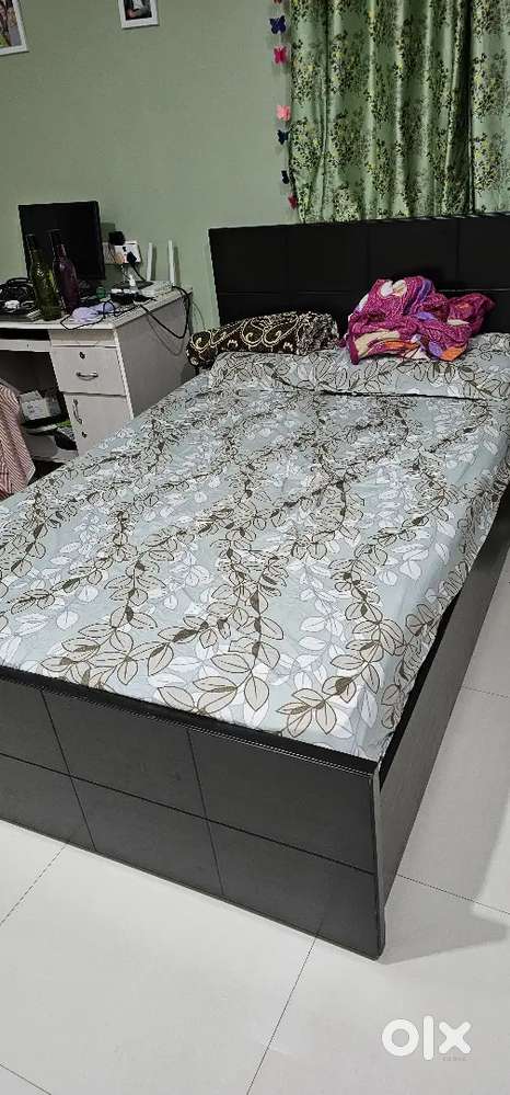 Cot with sleepy head mattress