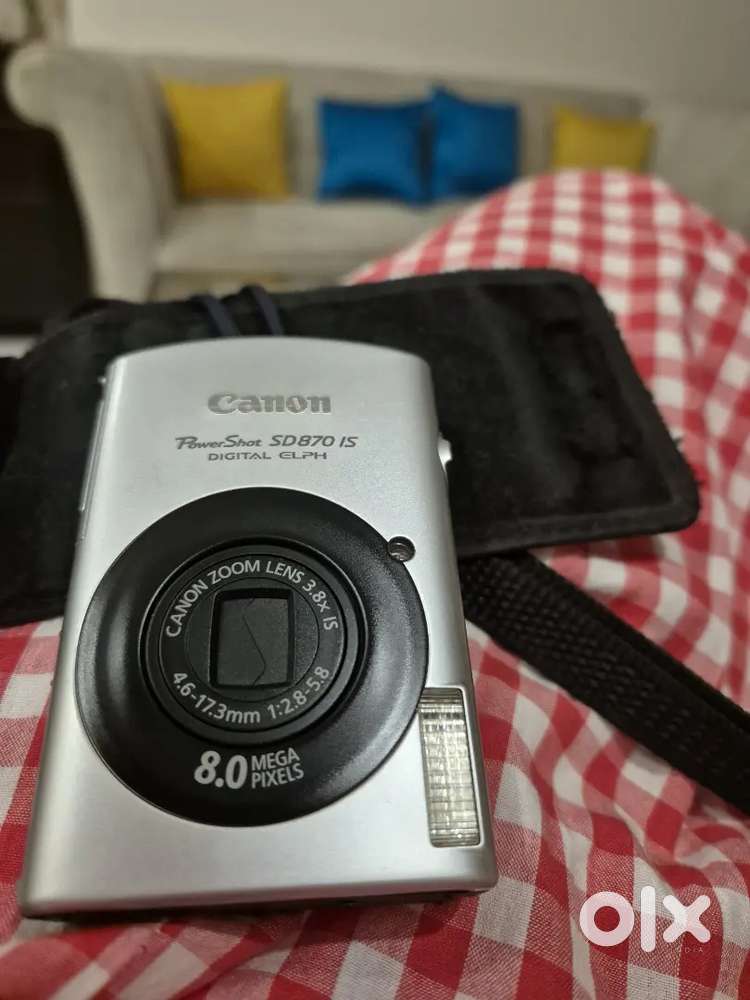 Canon powershot SD870 IS digital elph camera